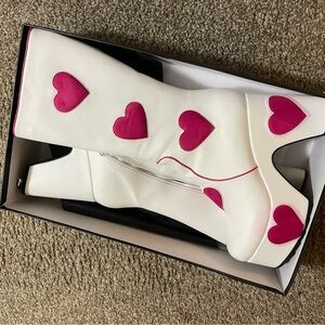 Chic White Heeled Boots with Pink Heart Details